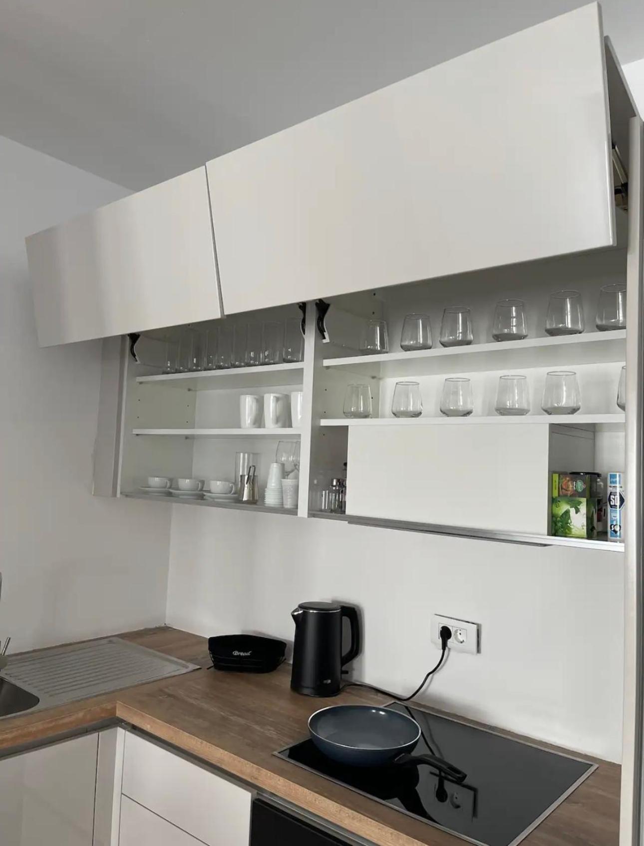 Airstay Prishtinë Bilik gambar