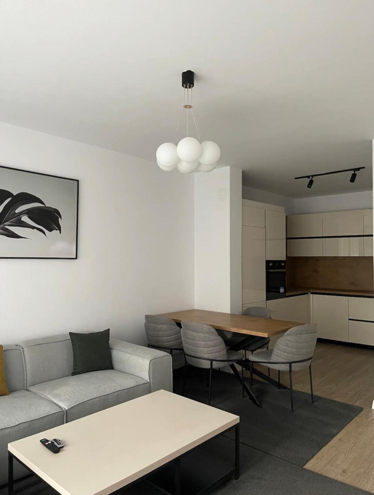 Airstay Prishtinë Bilik gambar