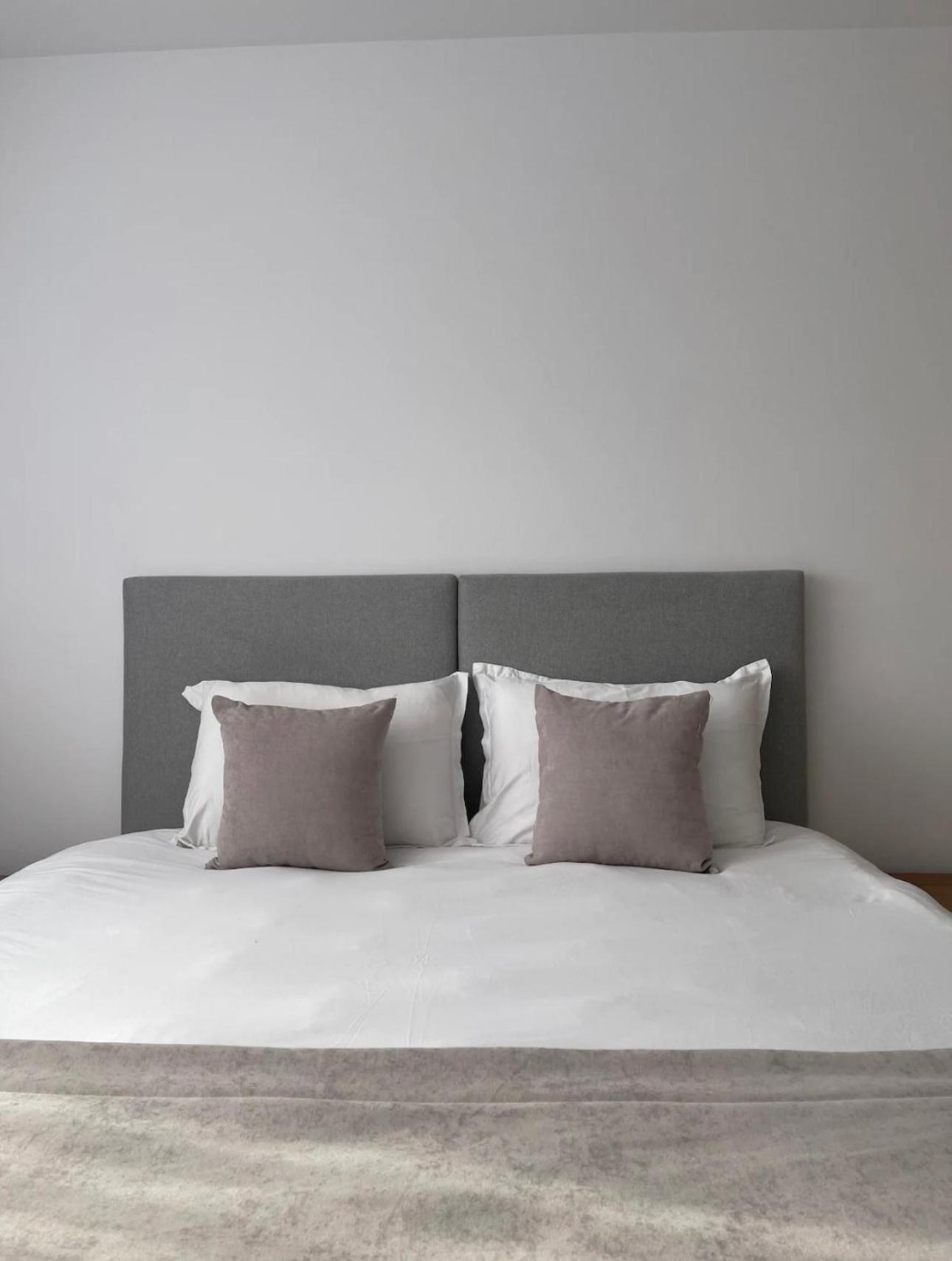 Airstay Prishtinë Bilik gambar