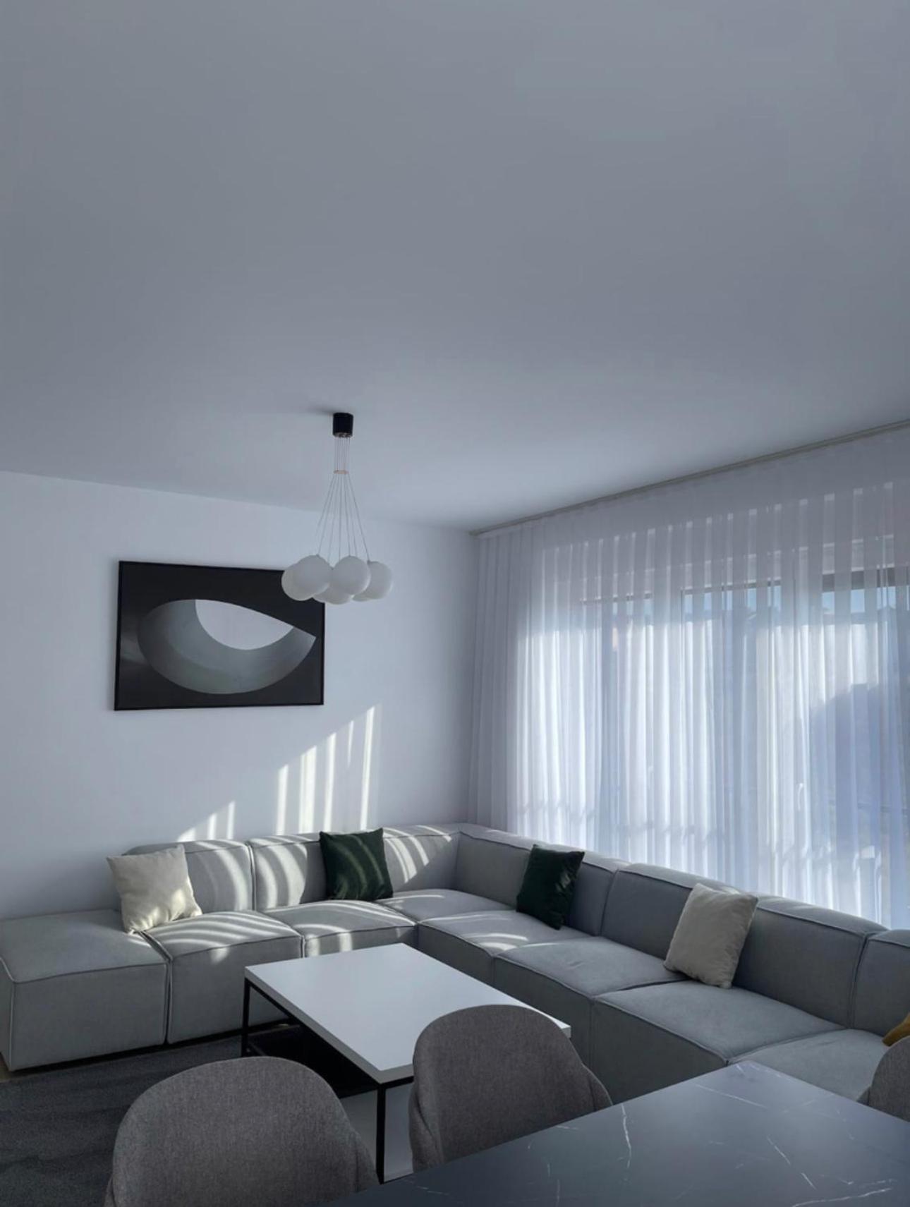 Airstay Prishtinë Bilik gambar
