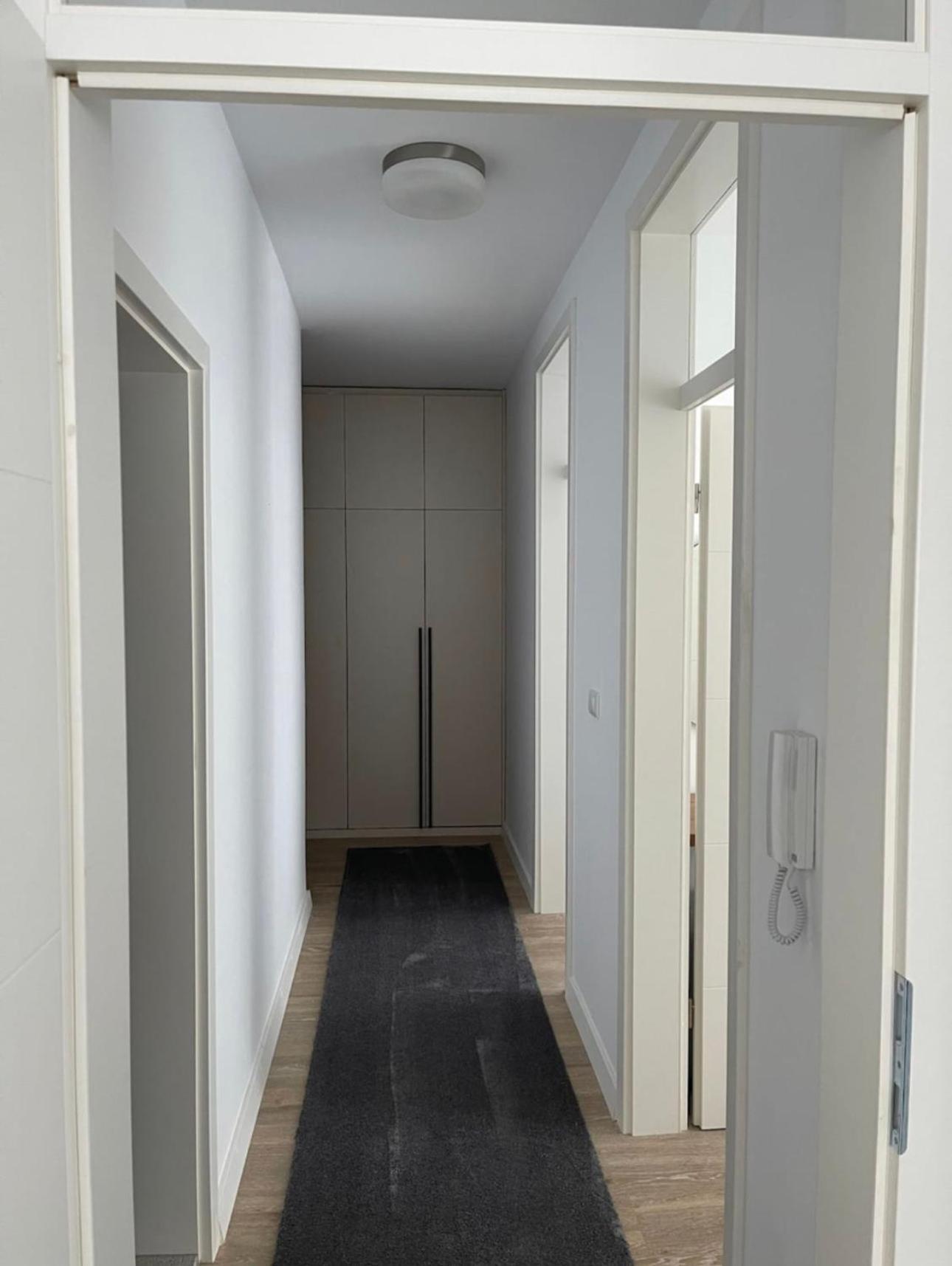 Airstay Prishtinë Bilik gambar