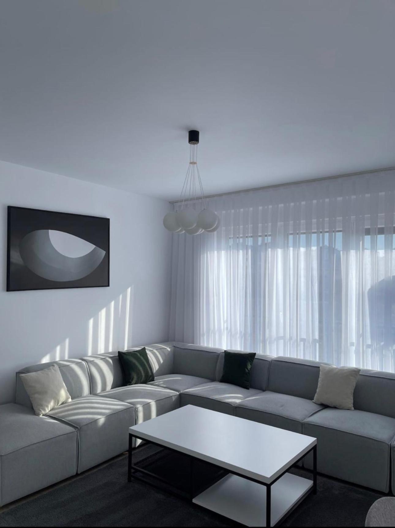 Airstay Prishtinë Bilik gambar