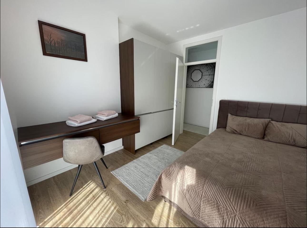 Airstay Prishtinë Bilik gambar