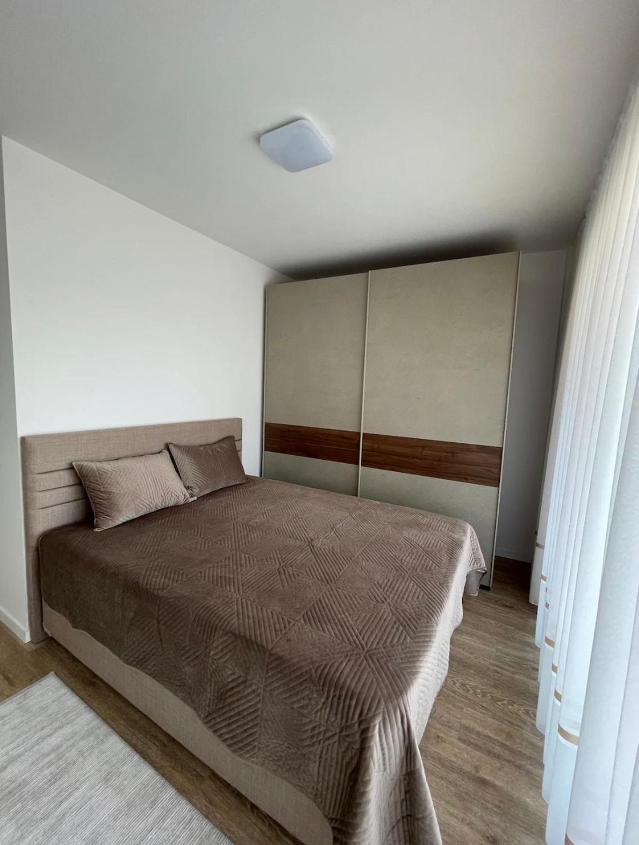 Airstay Prishtinë Bilik gambar